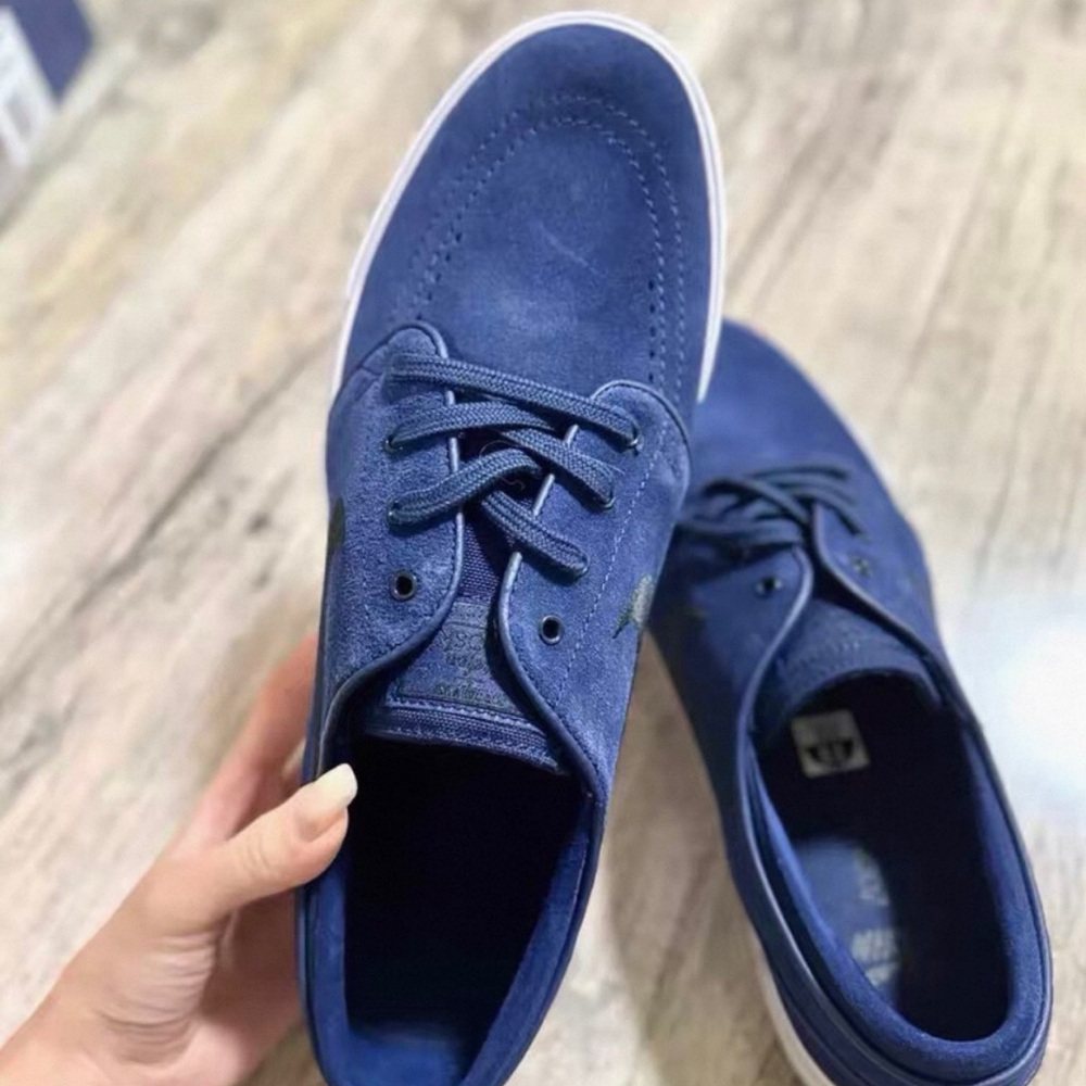 Nike Men's Deep Blue Sneakers
